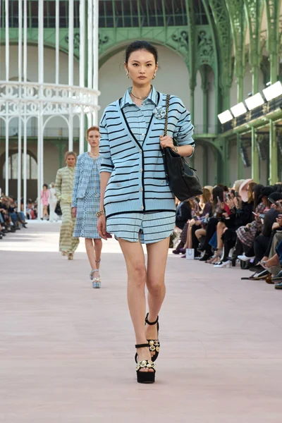 Look 30